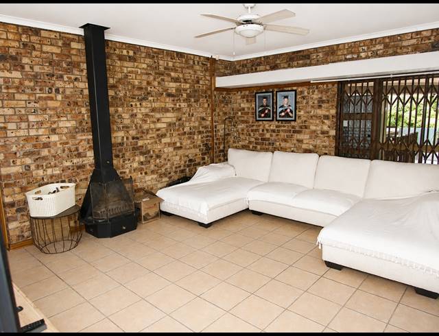 1.60HA SMALLHOLDING FOR SALE IN WHITE RIVER ESTATES